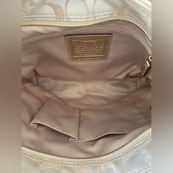 Coach Floral Hobo Bag - Picture 13 of 16